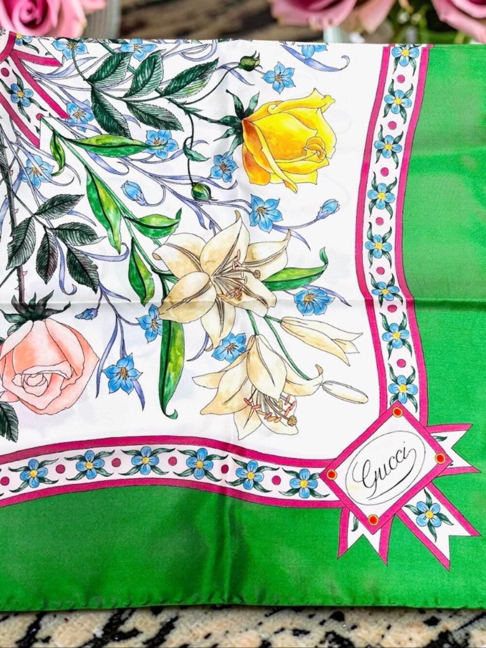 Beautiful Gucci V. ACCORNERO Floral Silk Satin Scarf  Green Beige Pink Flora (22 - Picture 5 of 16